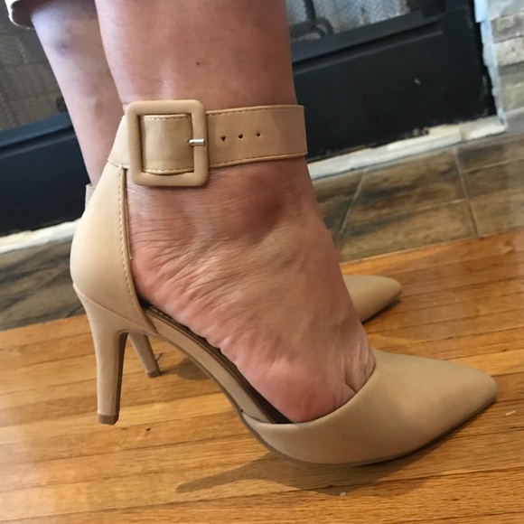 Comfort Nude heels  1 left!! - Picture 2 of 6